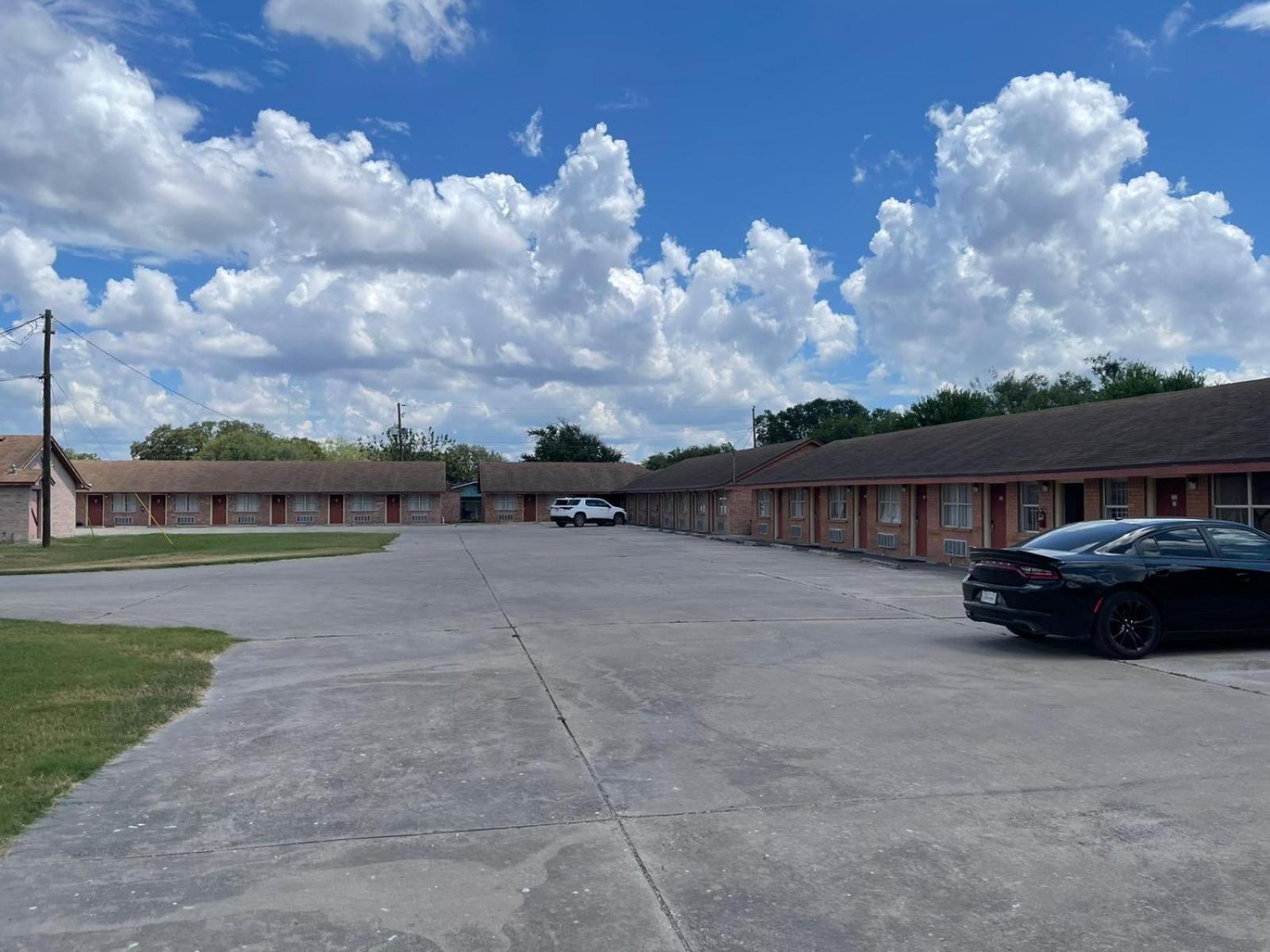 Lakeside Inn & Suites By Oyo Mathis I 37 Dış mekan fotoğraf